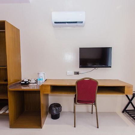 Maxi Hotel And Event Center Tagbilaran Extérieur photo