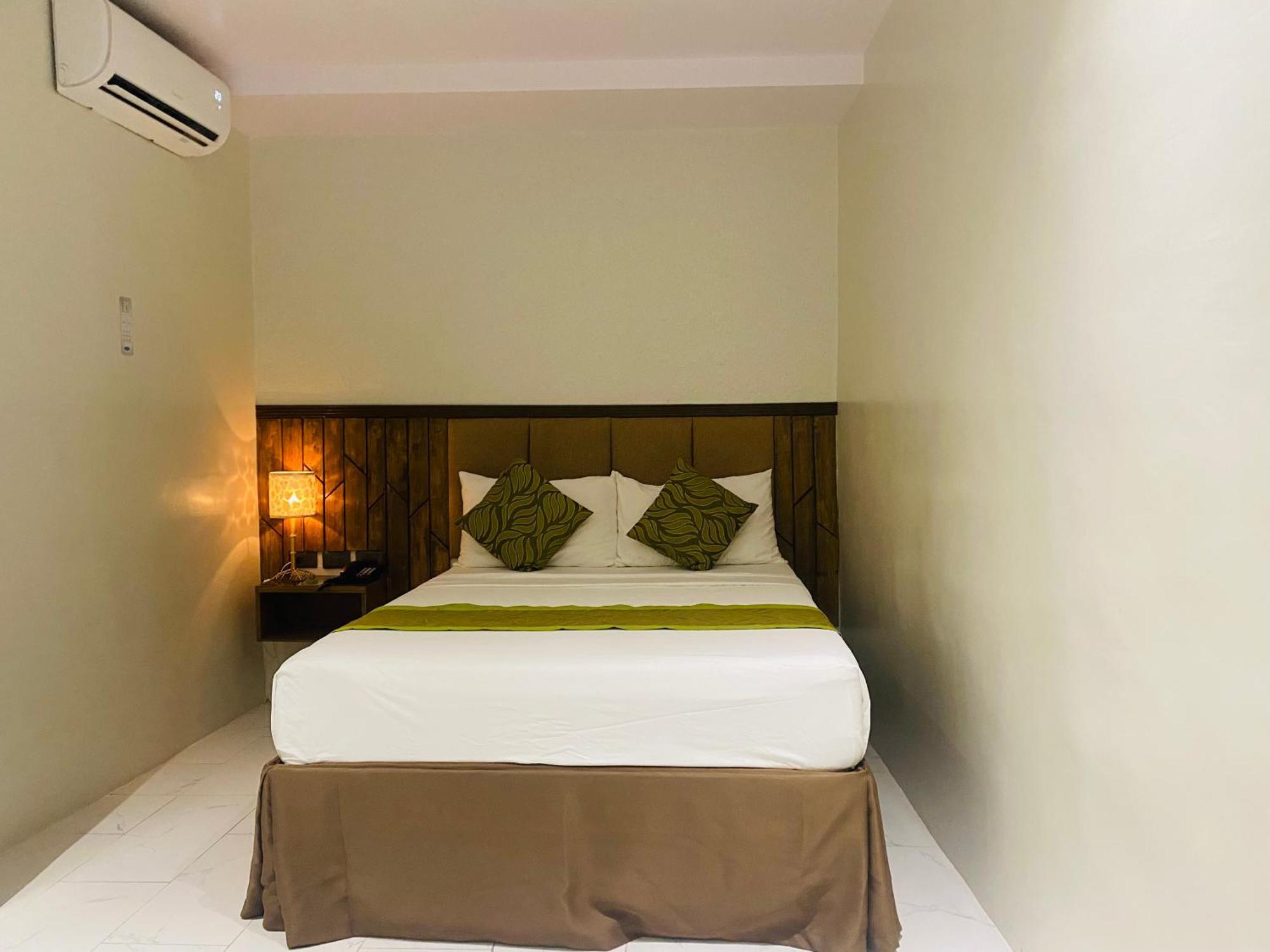 Maxi Hotel And Event Center Tagbilaran Extérieur photo