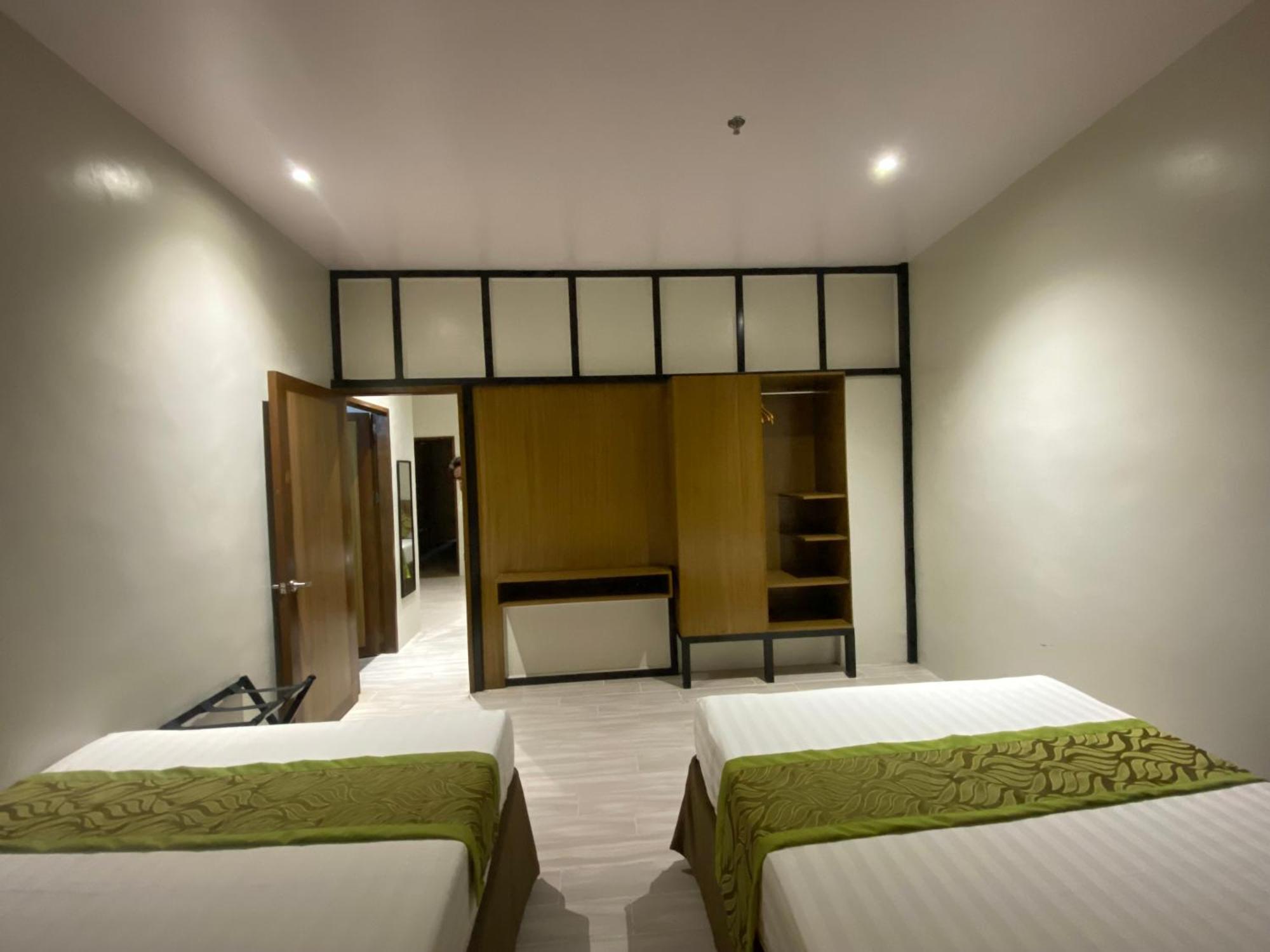 Maxi Hotel And Event Center Tagbilaran Extérieur photo