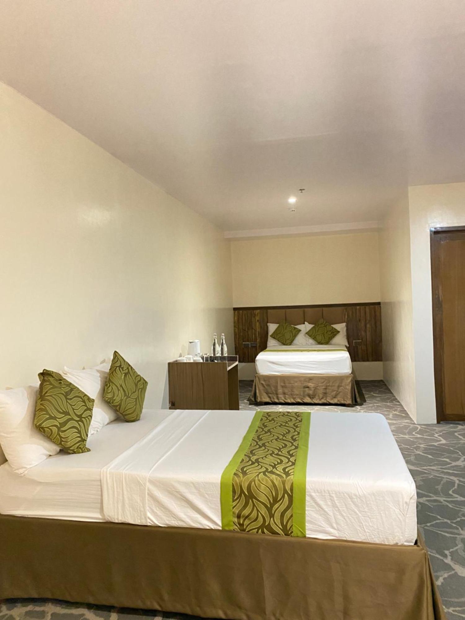 Maxi Hotel And Event Center Tagbilaran Extérieur photo