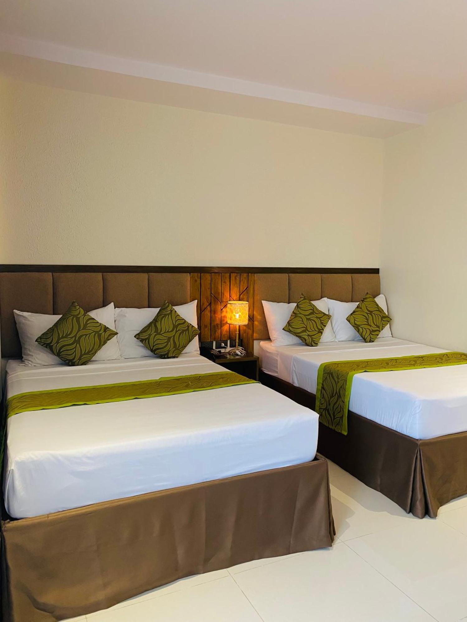 Maxi Hotel And Event Center Tagbilaran Extérieur photo