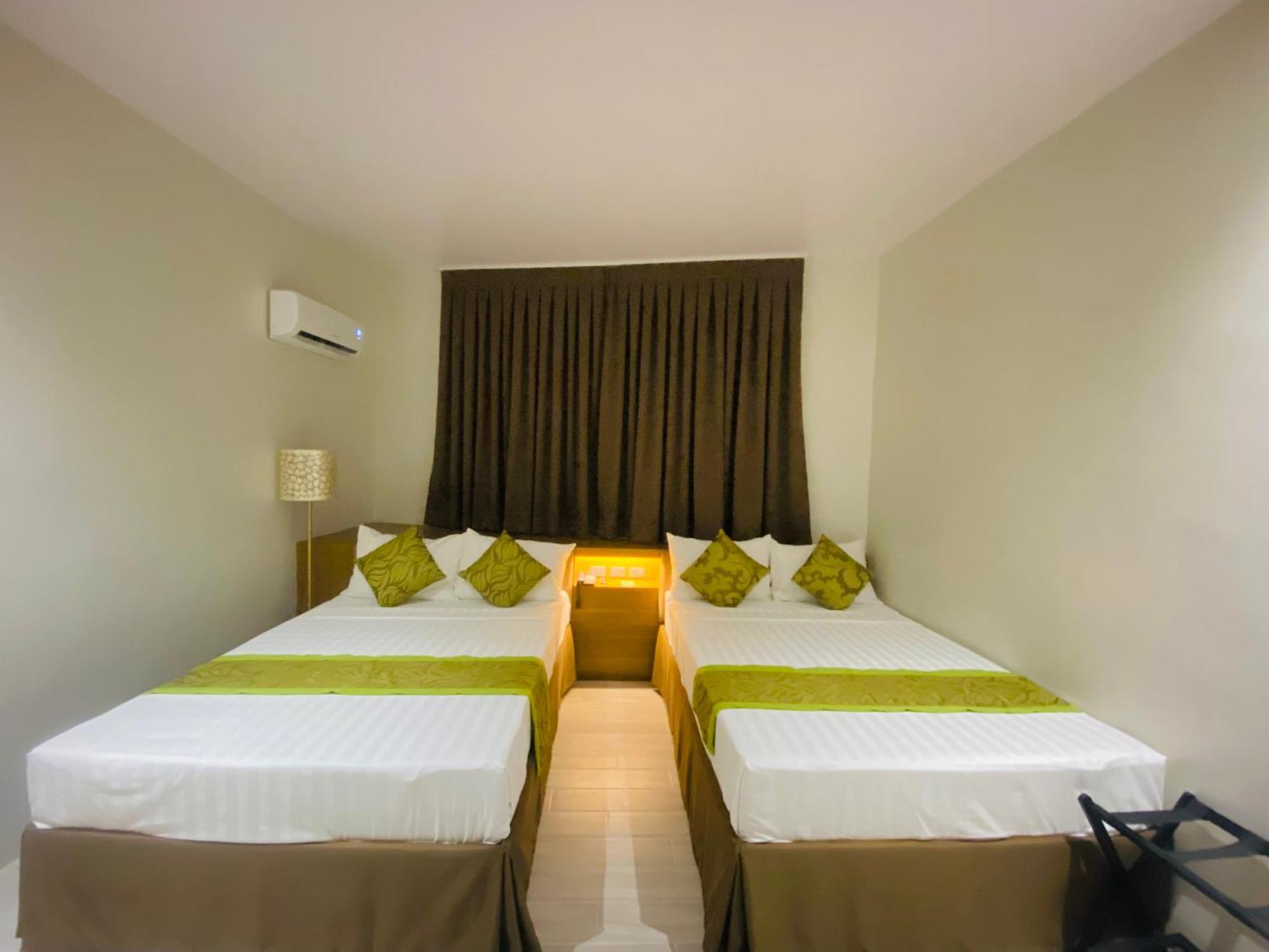 Maxi Hotel And Event Center Tagbilaran Extérieur photo