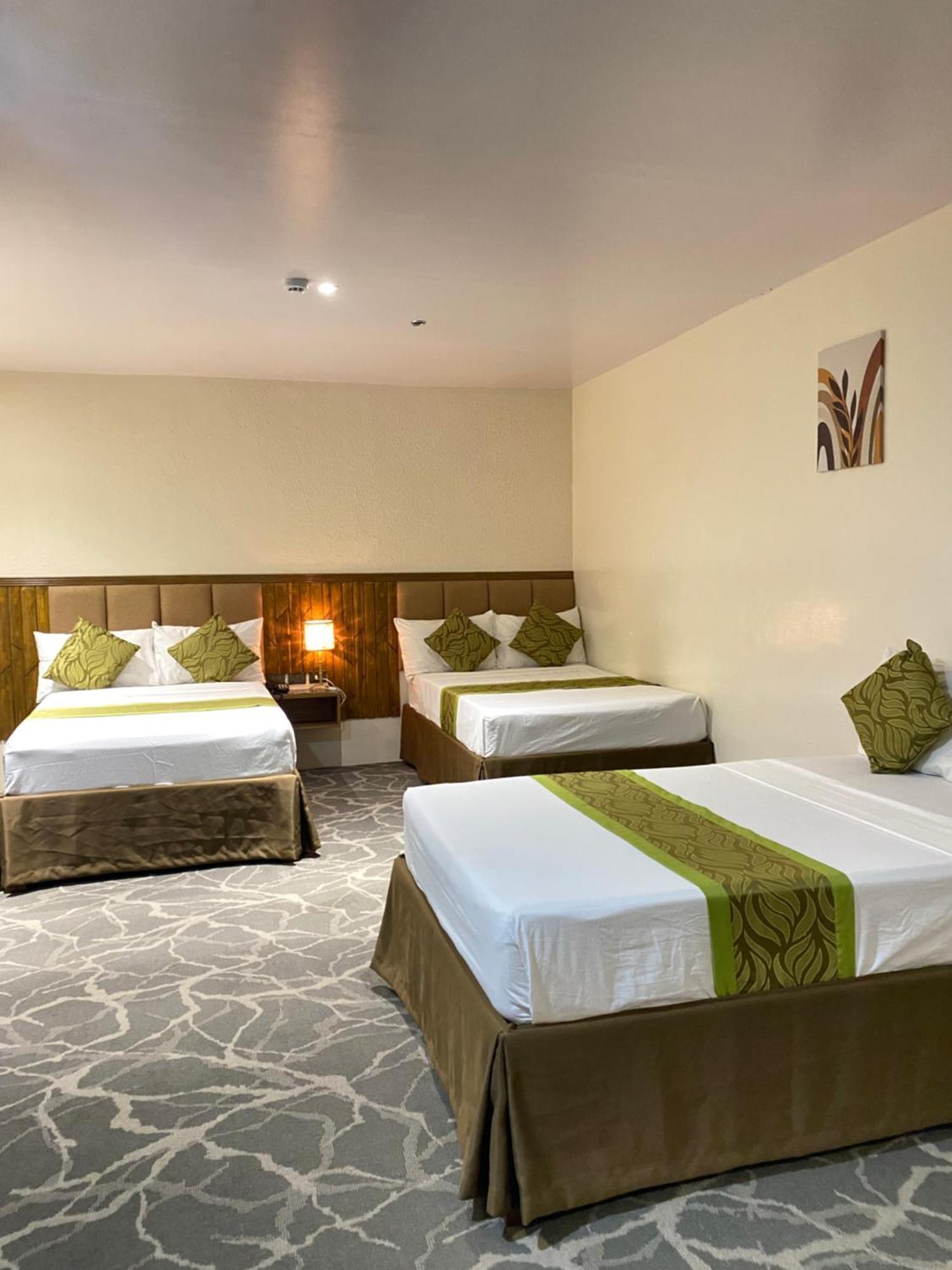 Maxi Hotel And Event Center Tagbilaran Extérieur photo