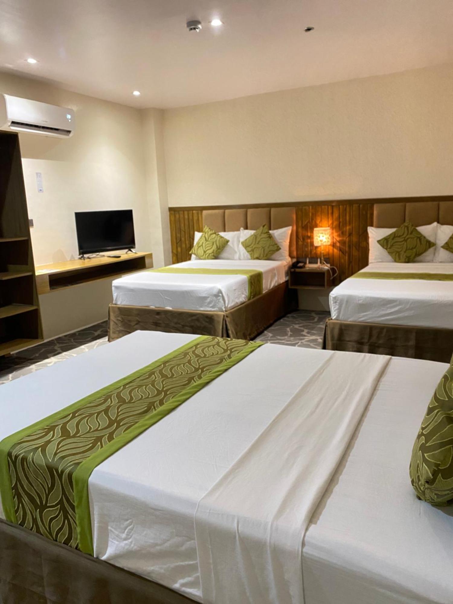 Maxi Hotel And Event Center Tagbilaran Extérieur photo