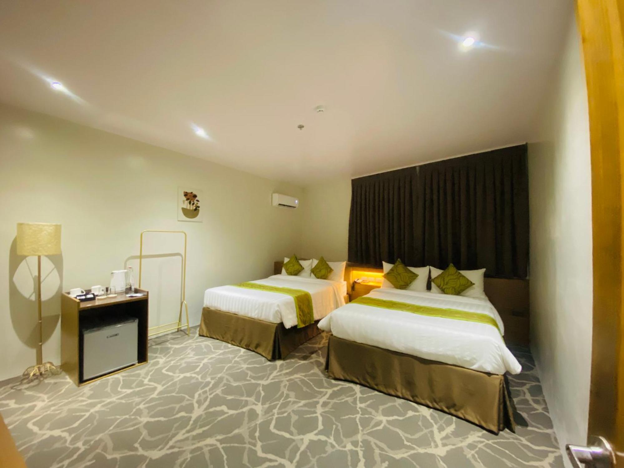 Maxi Hotel And Event Center Tagbilaran Extérieur photo