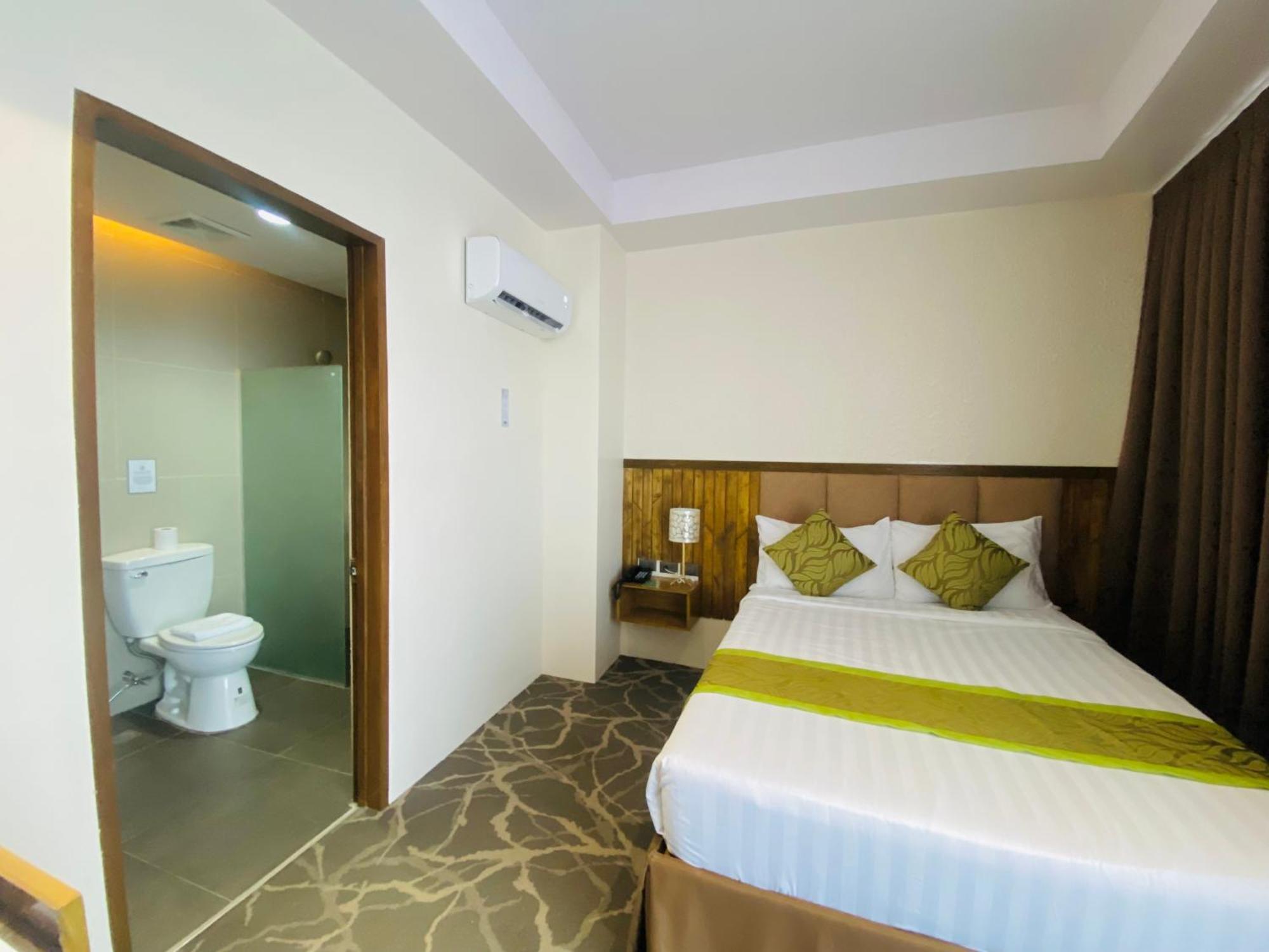 Maxi Hotel And Event Center Tagbilaran Extérieur photo